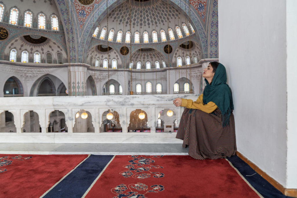 Hijrah Diri Harian, 5 Langkah Kecil yang Terbukti Ubah Karakter Muslimah